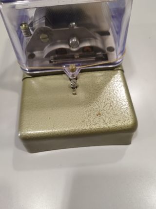 Contador de electricidad antiguo