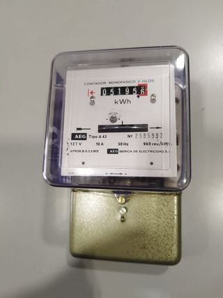 Contador de electricidad antiguo