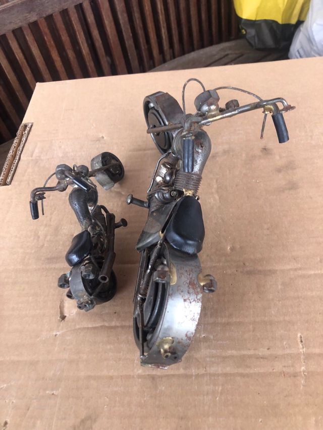 2 motos de tornillerias