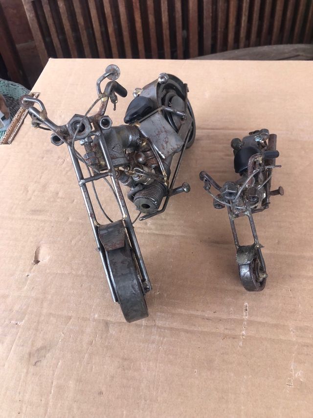 2 motos de tornillerias