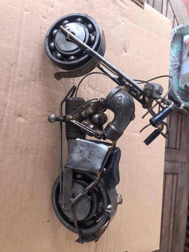 2 motos de tornillerias