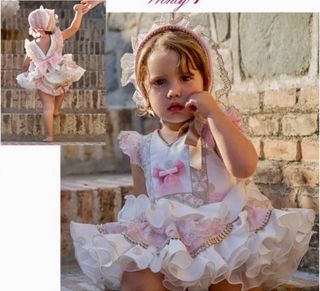 Precioso vestido de flamenca de niña 