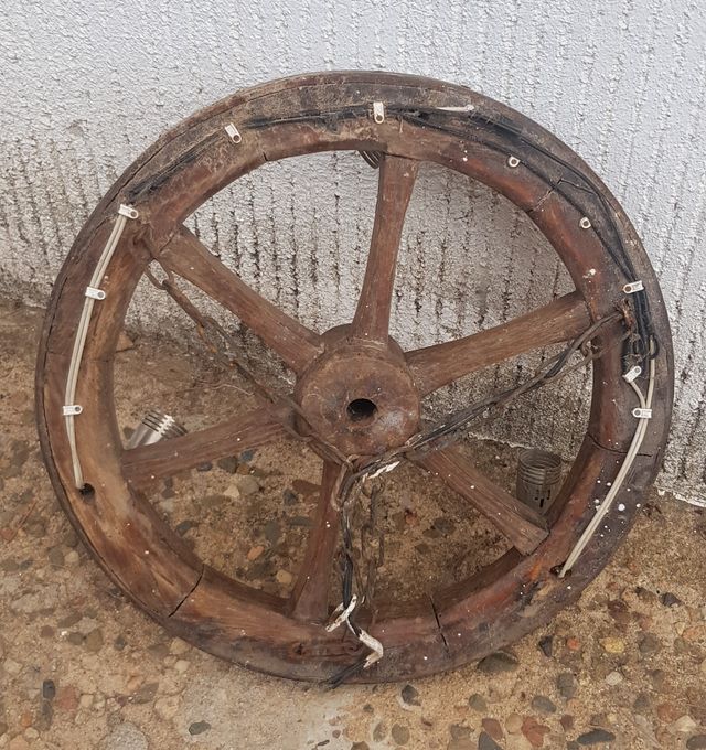 Lámpara rueda de carro