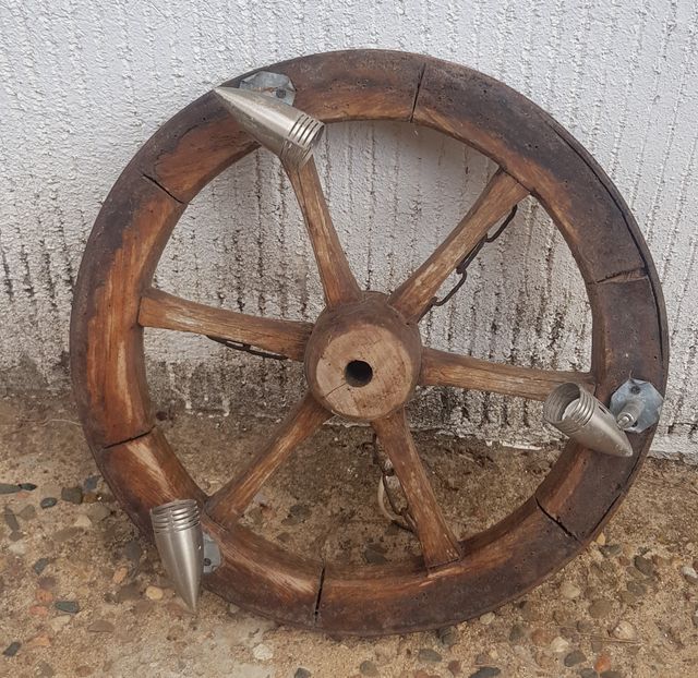 Lámpara rueda de carro