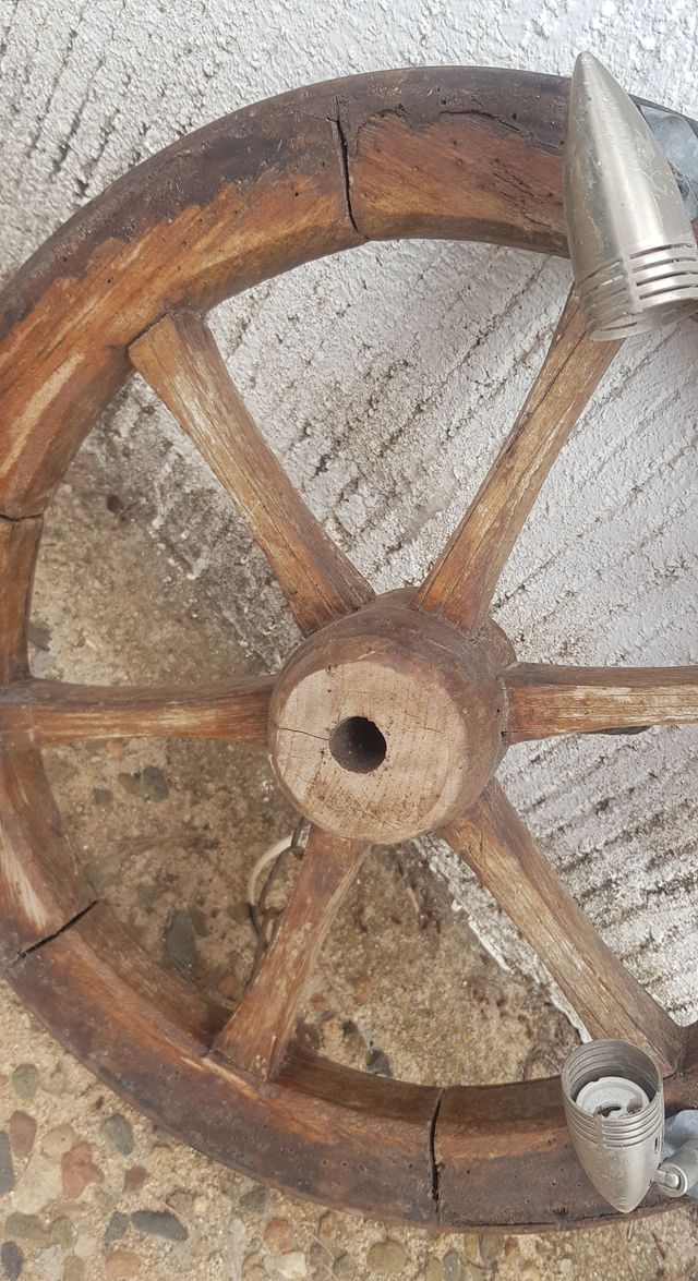 Lámpara rueda de carro