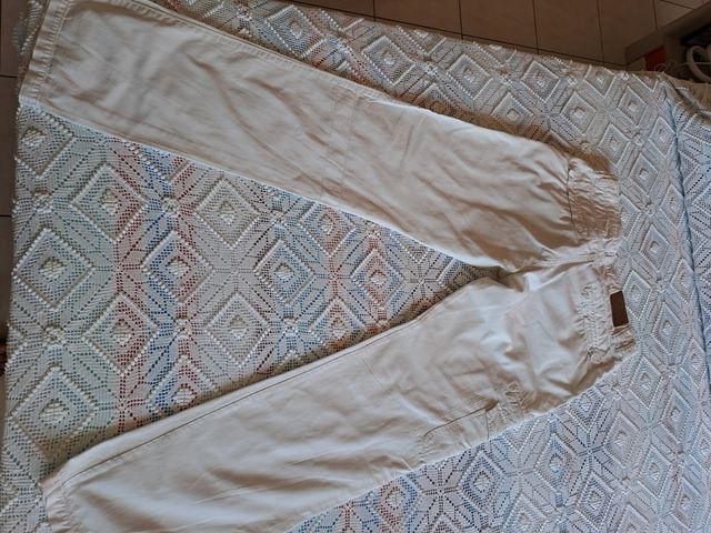 Pantaloni bianchi con tascone