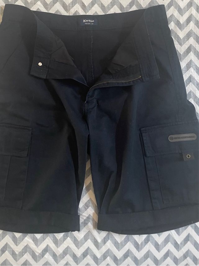 Pantaloni uomo tipo bermuda