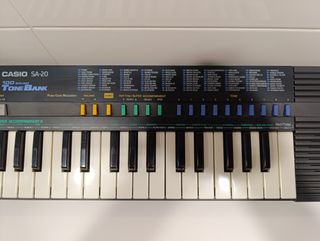 CASIO TONE BANK SA-20 CON CAJA Y ALIMENTADOR