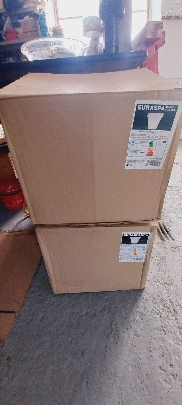 ÚLTIMA REBAJA . MACETAS CON LUZ