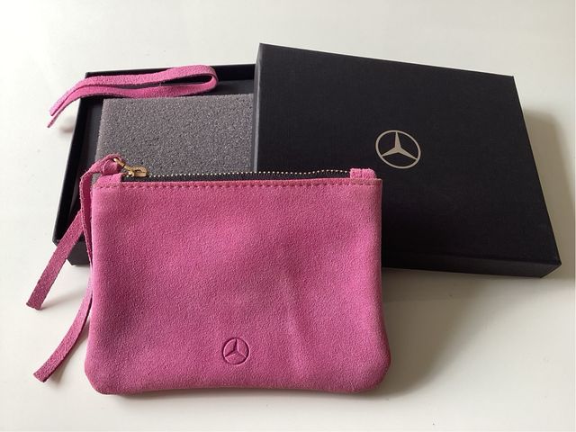 Monedero fucsia Mercedes-Benz