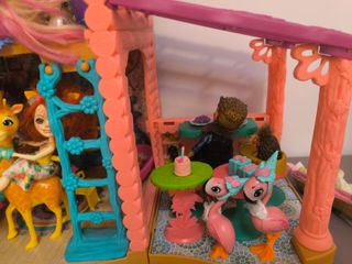 Casa enchantimals y muñecas