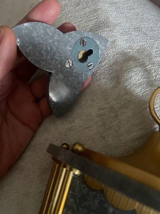 Reloj pared titán funcionando