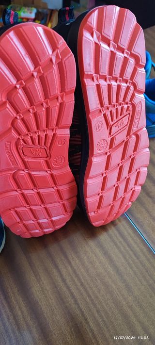Zapatos de seguridad nuevos 