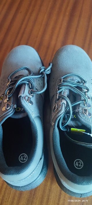Zapatos de seguridad nuevos 