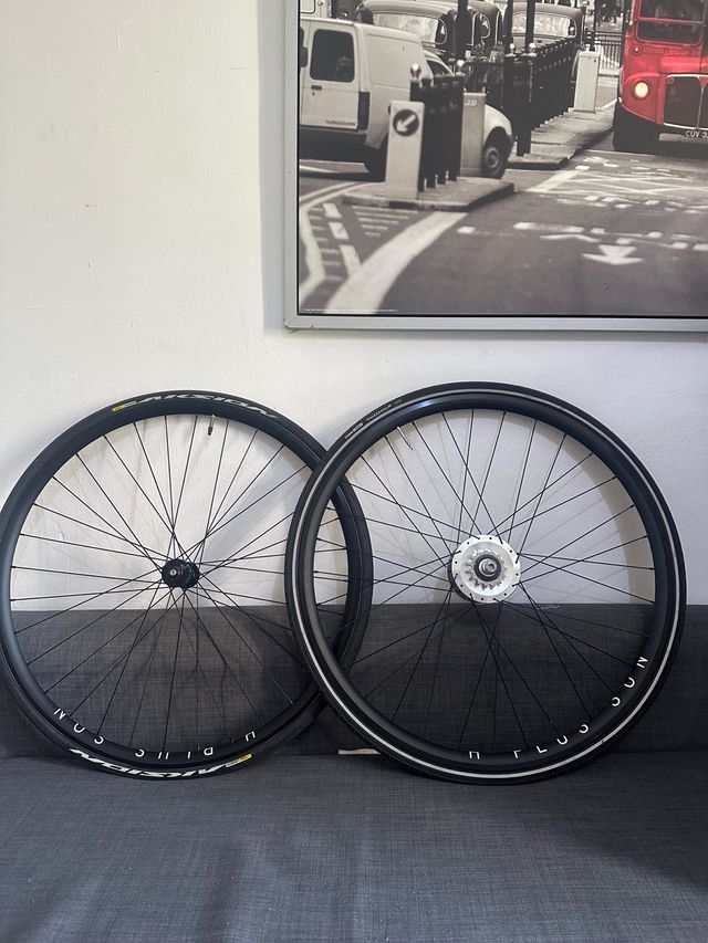 Ruedas de H plus Son x The Hive Chub