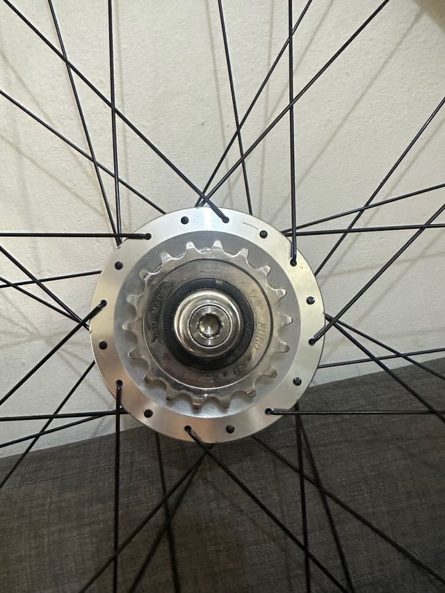 Ruedas de H plus Son x The Hive Chub