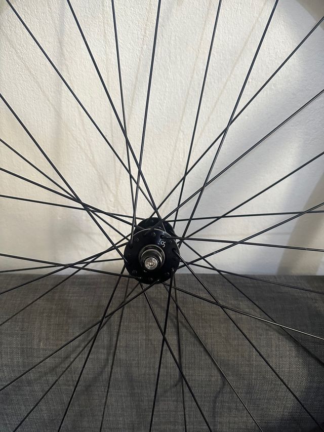 Ruedas de H plus Son x The Hive Chub