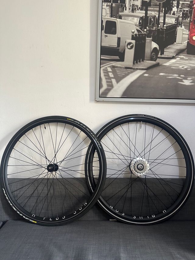 Ruedas de H plus Son x The Hive Chub