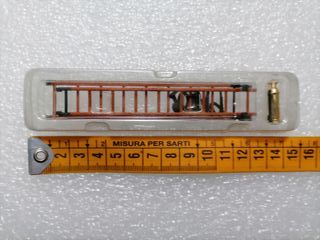 Lotto di Scale Stivali Estintori Pompieri