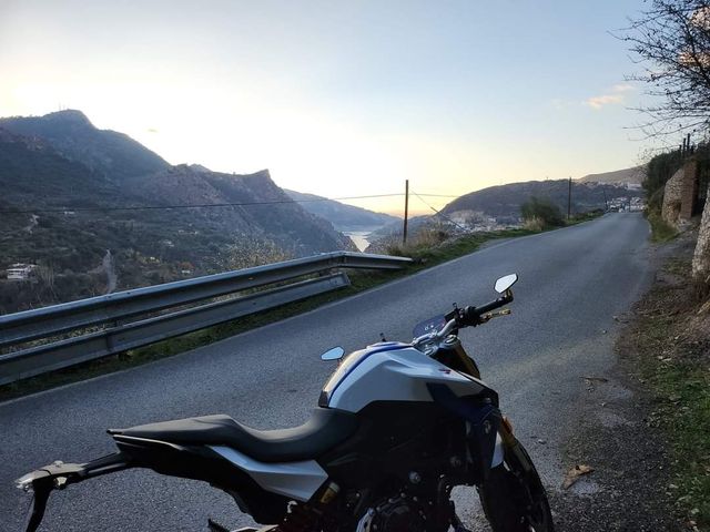 BMW F900R 2023 con todos los extras+kit luces NRC.