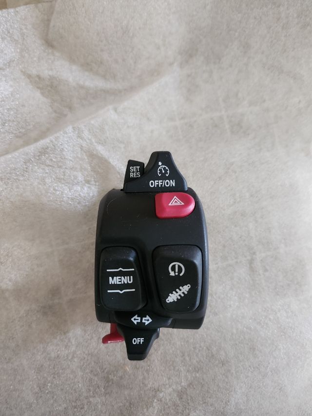 BMW F900R 2023 con todos los extras+kit luces NRC.