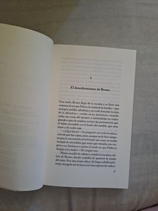 El niño con el pijama de rayas