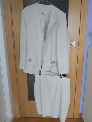 Traje de falda y chaqueta Cortefiel