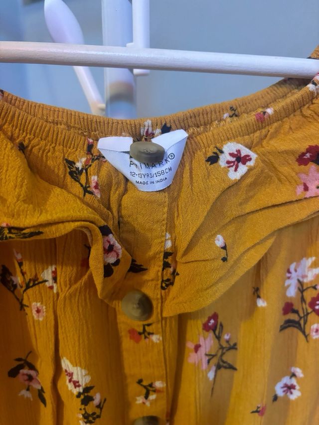 Mono de tirantes de flores