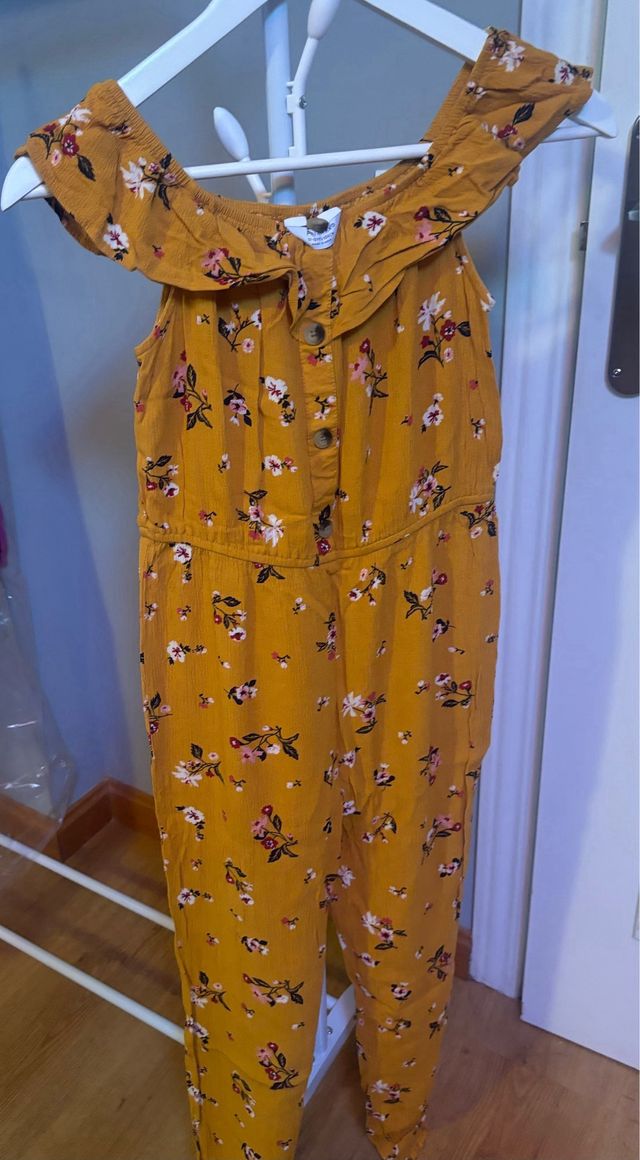 Mono de tirantes de flores