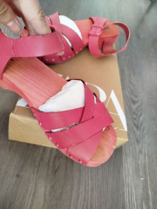 Sandalia coral de Zara 