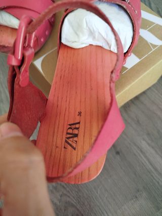 Sandalia coral de Zara 