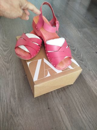 Sandalia coral de Zara 