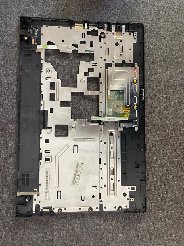 Carcasa portátil Lenovo LG 500 con mouse