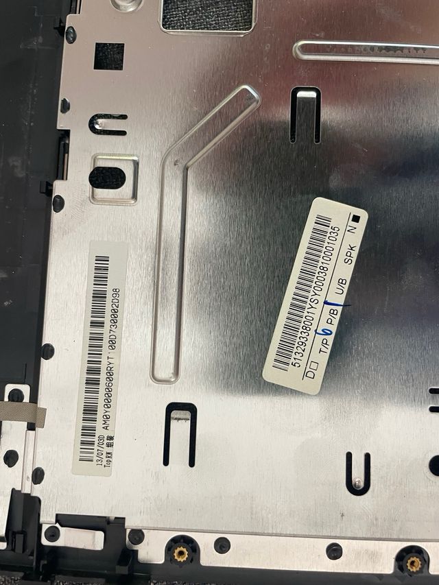 Carcasa portátil Lenovo LG 500 con mouse