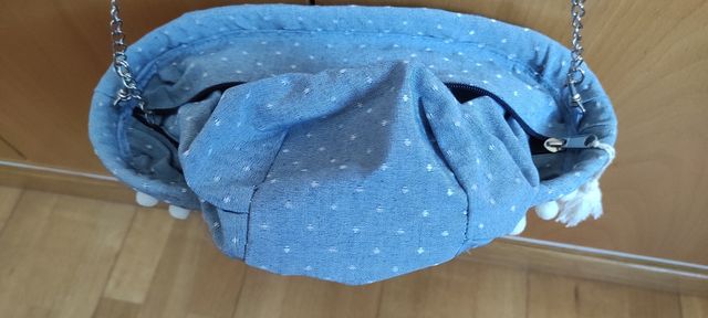 Bolso de paja estilo mini capazo