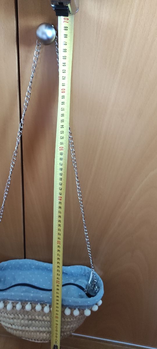 Bolso de paja estilo mini capazo