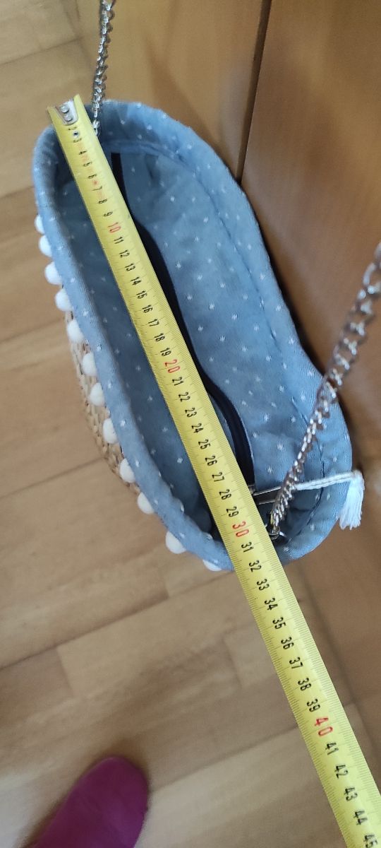 Bolso de paja estilo mini capazo