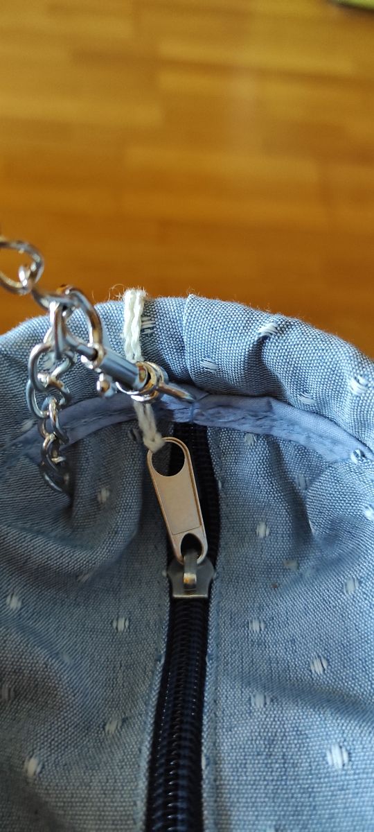 Bolso de paja estilo mini capazo