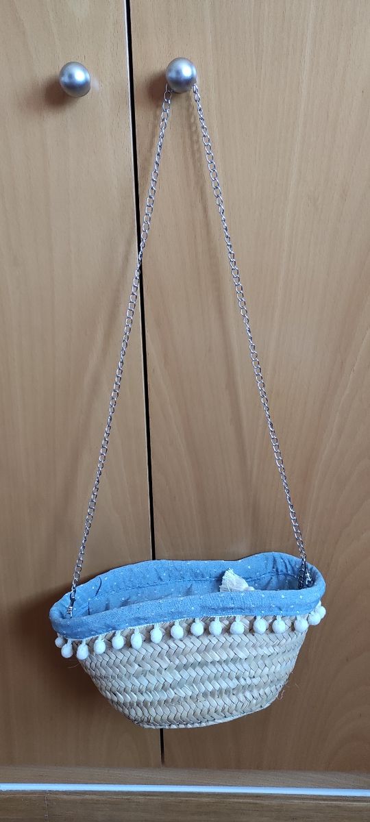 Bolso de paja estilo mini capazo