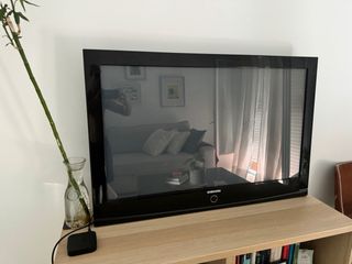 TV 40” Samsung + soporte de pared + apple TV