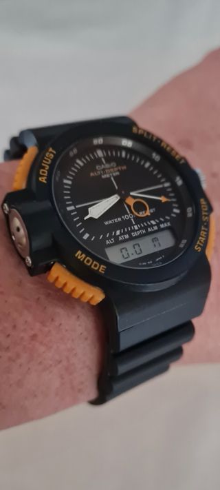 Reloj CASIO ARW-320 (ALTI-DEPTH METER)