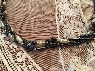 Collar vintage bisuteria con hematites y perlas.