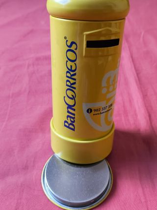HUCHA BANCORREOS METALICA + LLAVERO + BOLIS