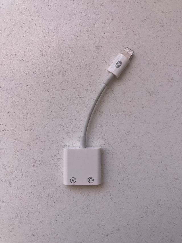 Adaptador iphone y auriculares