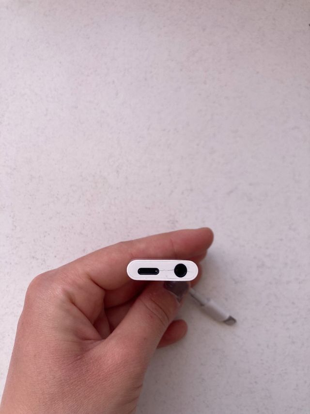 Adaptador iphone y auriculares