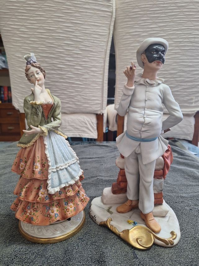 Pulcinella e Colombina di CAPODIMONTE