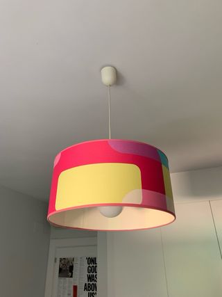 Lámpara dormitorio juvenil.