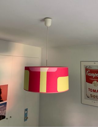 Lámpara dormitorio juvenil.