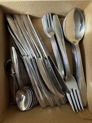 Cuberteria 12 servicios. 82 piezas