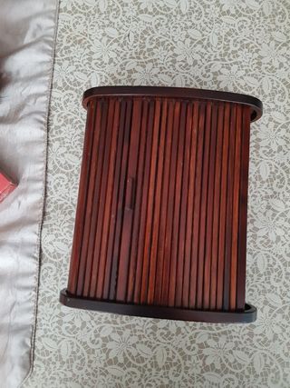 Caja madera para guardar barajas.